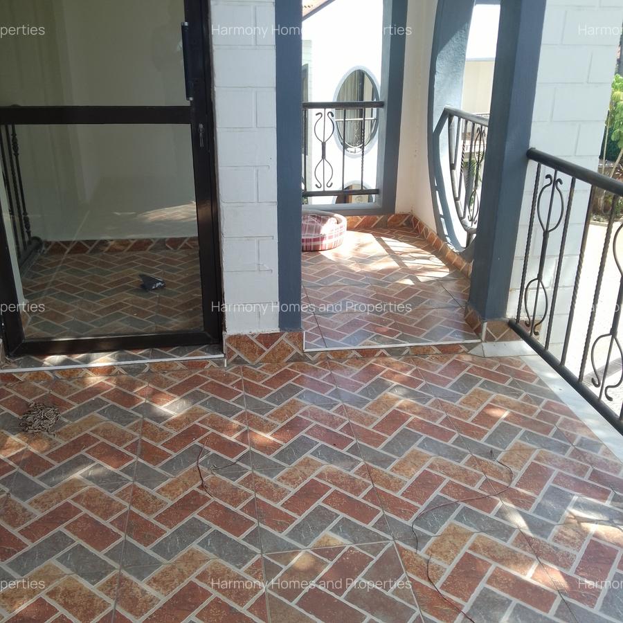 5 Bed Villa with En Suite at Brookside - 9