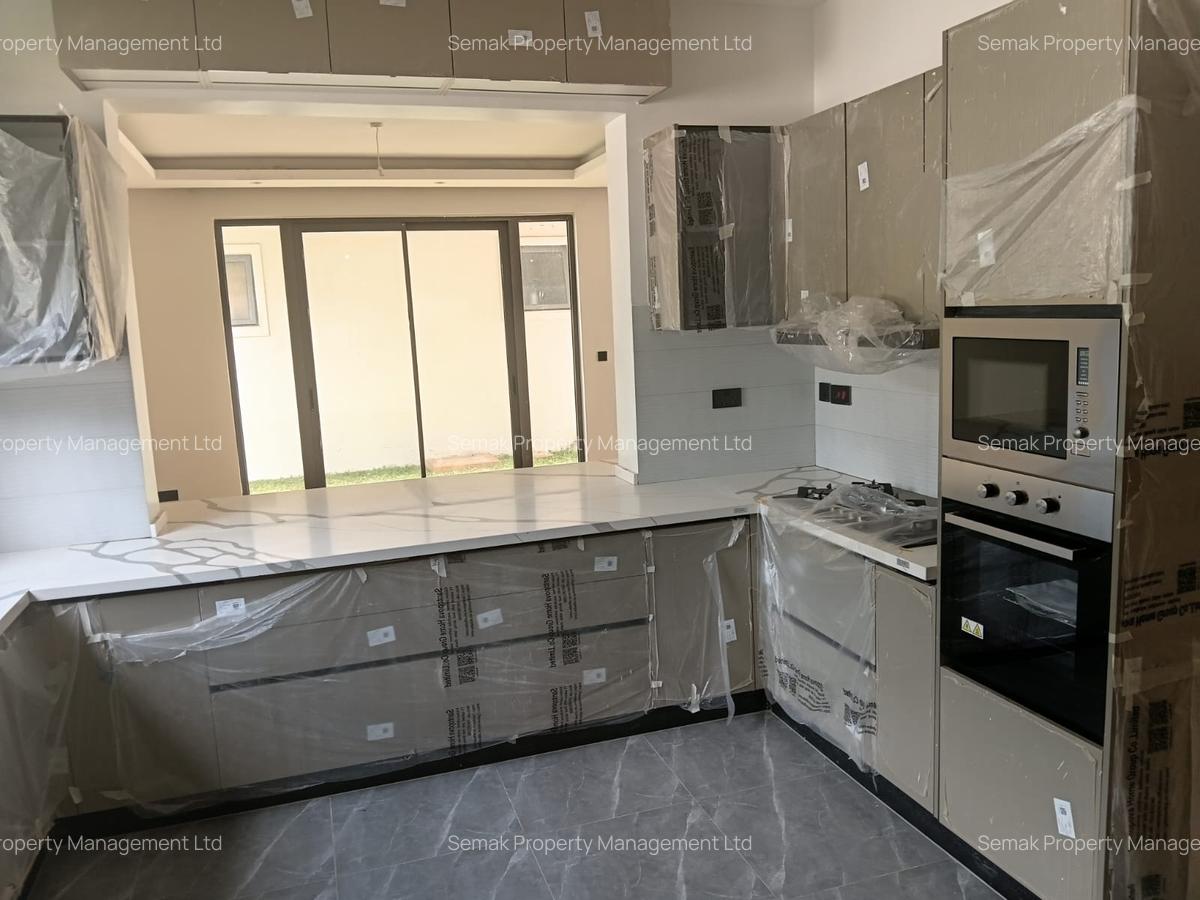 6 Bed Townhouse with En Suite in Lavington - 5