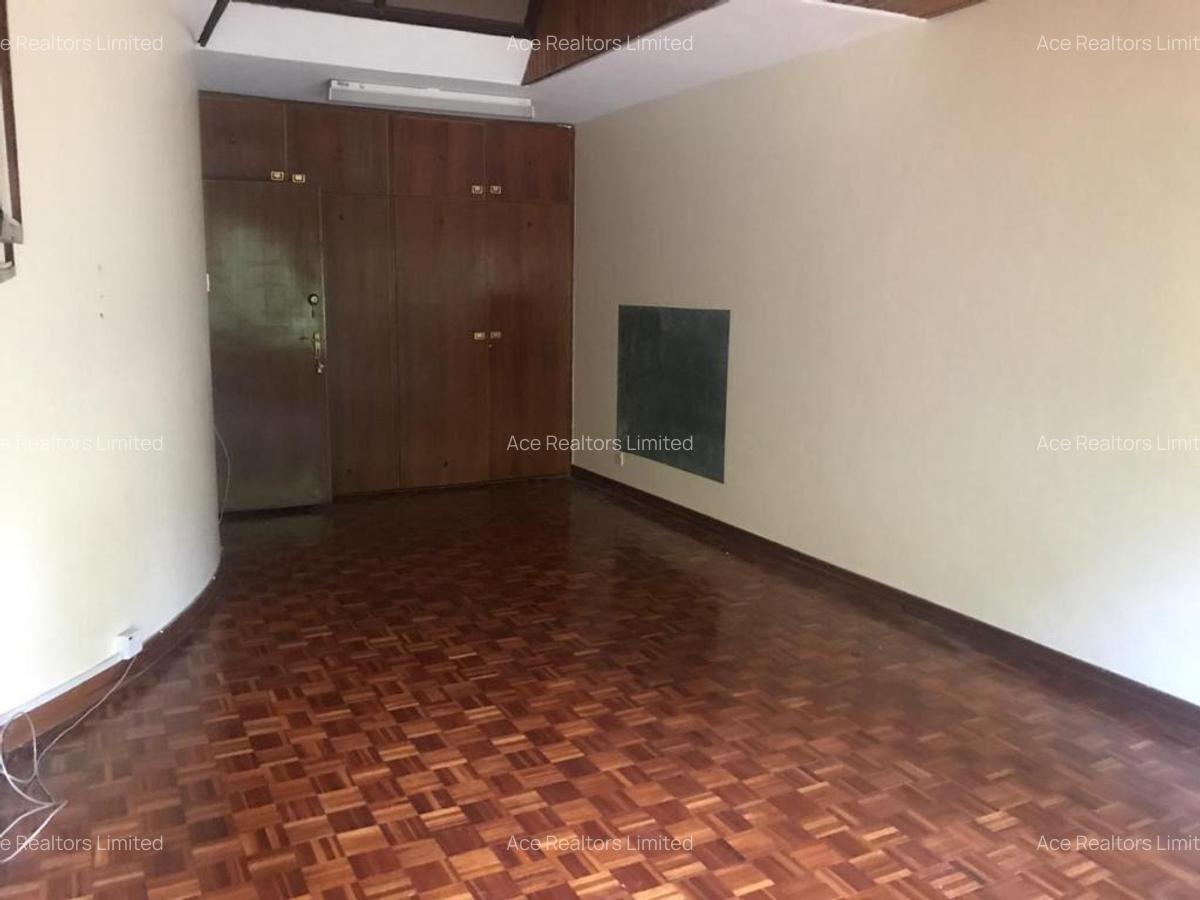 5 Bed Townhouse with En Suite at Rhapta Road - 12
