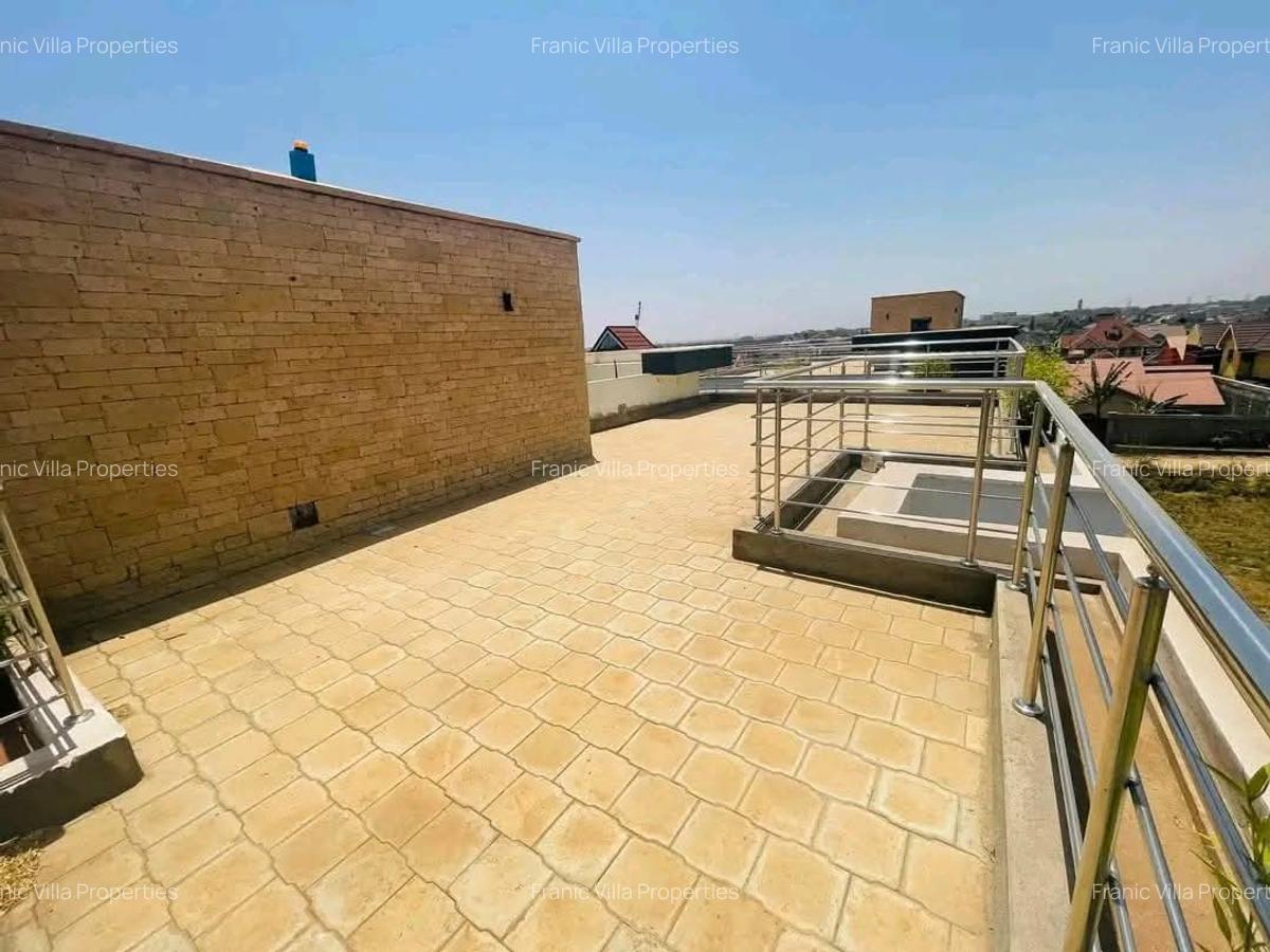 4 Bed House with En Suite at Membley - 4