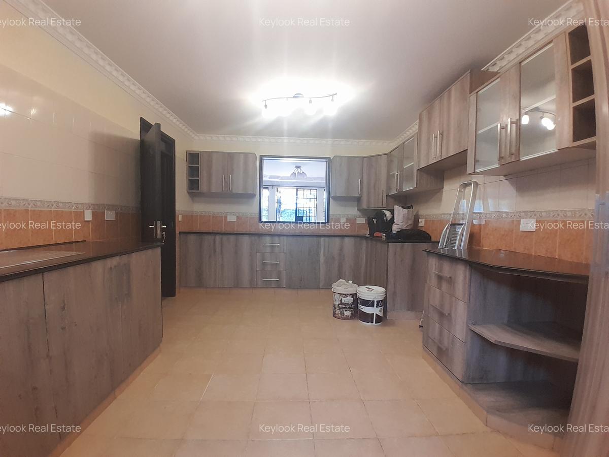 5 Bed Townhouse with En Suite at Lavington - 11