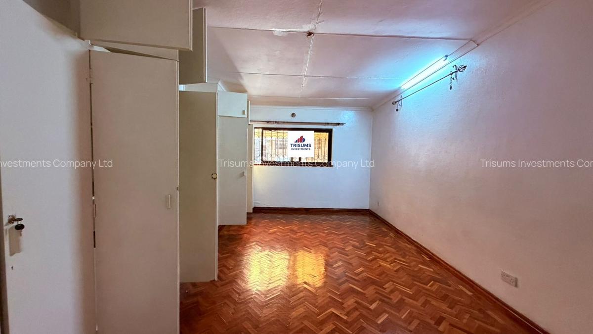 4 Bed House with En Suite in Spring Valley - 12
