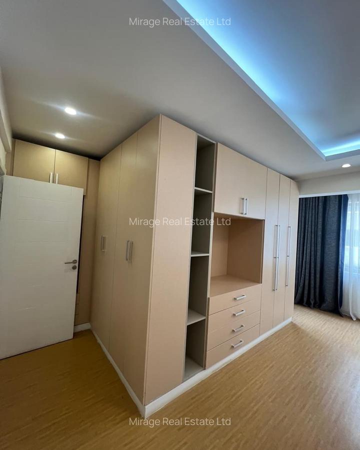 3 Bed Apartment with En Suite in Lavington - 4