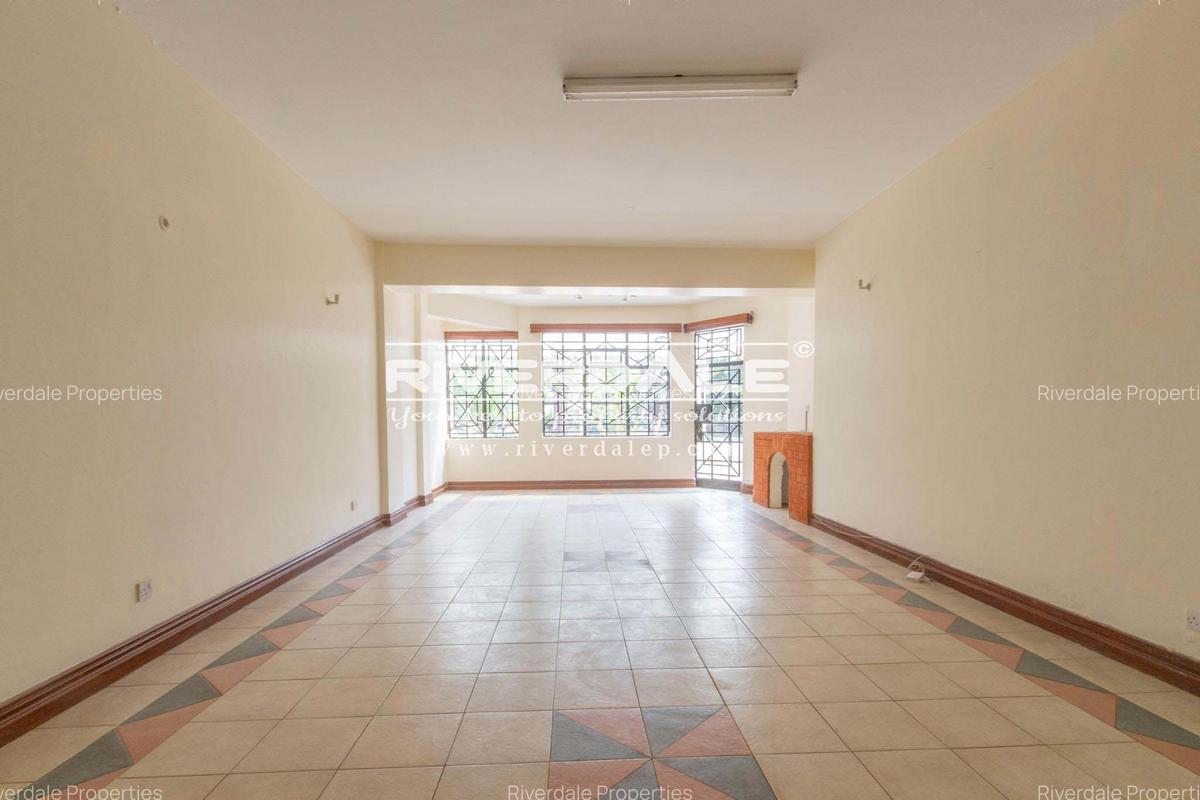 3 Bed Apartment with En Suite in Brookside - 2