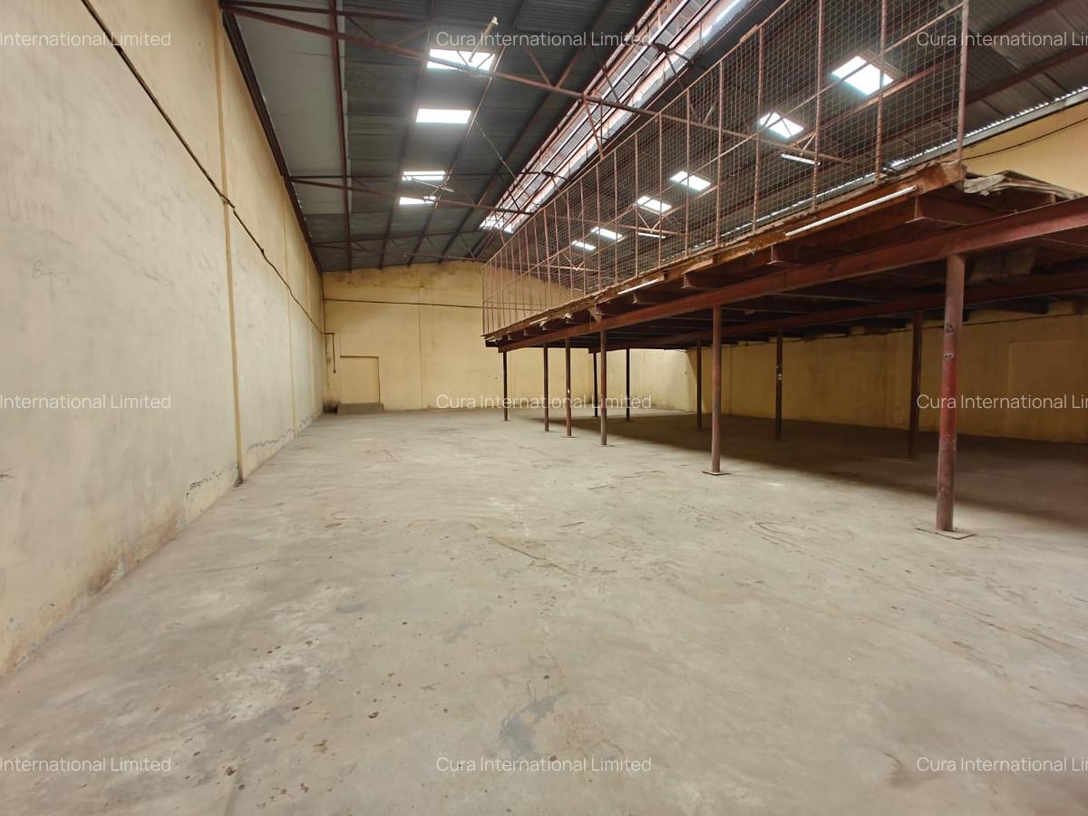 6,550 ft² Warehouse in Industrial Area - 1
