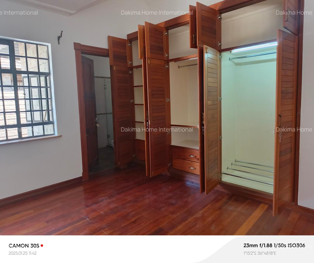 5 Bed Townhouse with En Suite in Spring Valley - 12