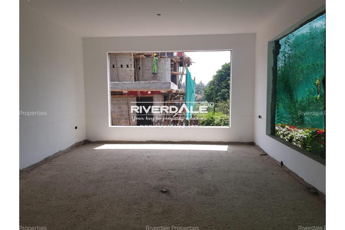 5 Bed Townhouse with En Suite in Kyuna - 2