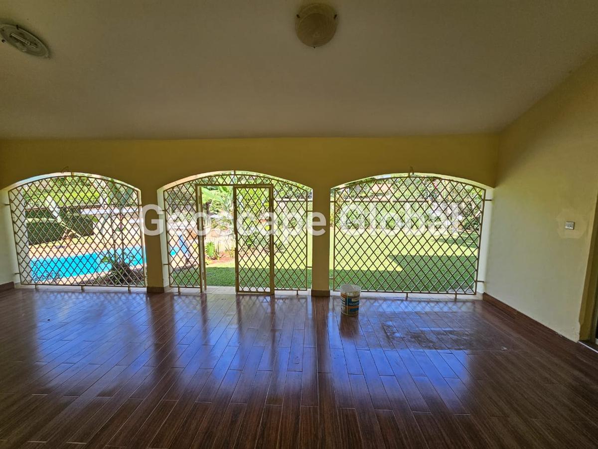 5 Bed House with En Suite in Runda - 9