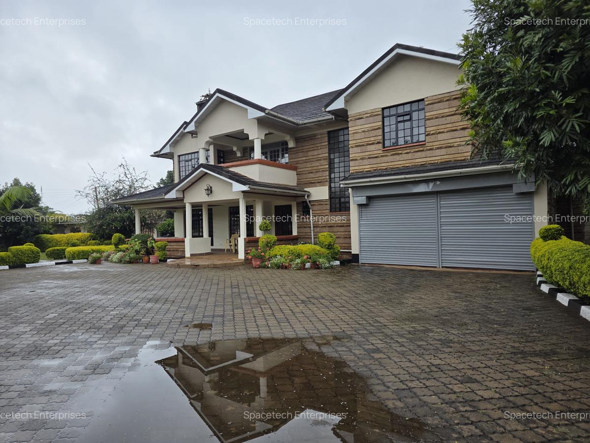 6 Bed House with En Suite in Runda - 1