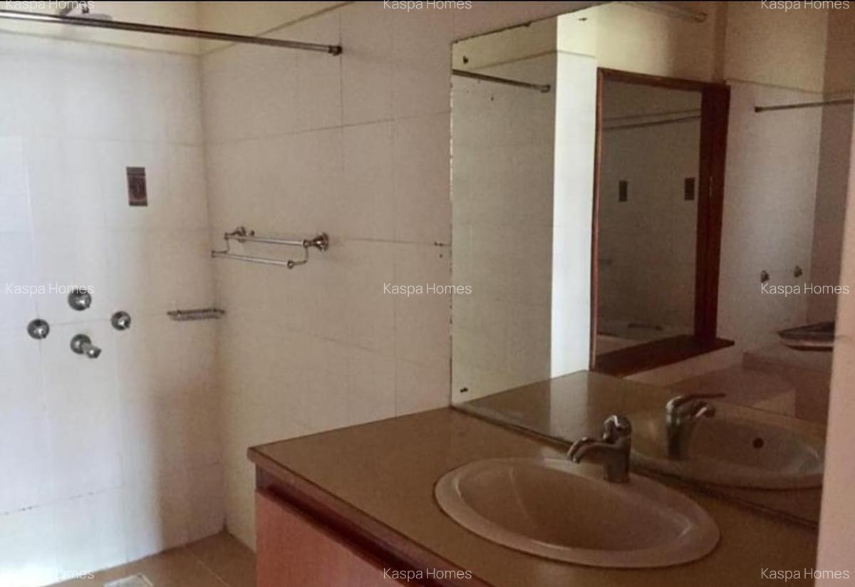 5 Bed Villa with En Suite in Lavington - 10