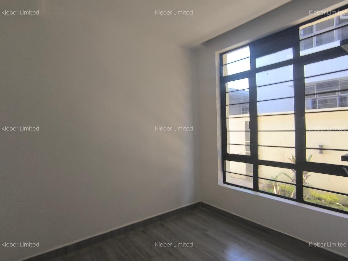 4 Bed Villa with En Suite in Membley - 9