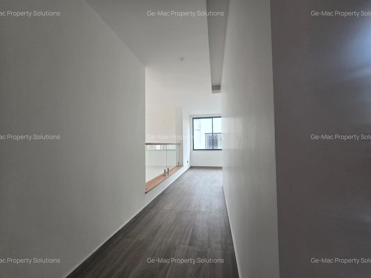 5 Bed Townhouse with En Suite in Lavington - 17