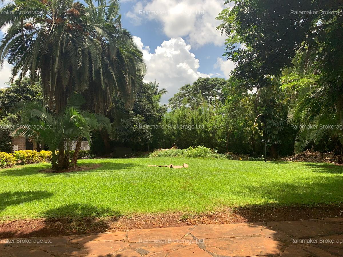 4 Bed House with En Suite at Crossroads - 2