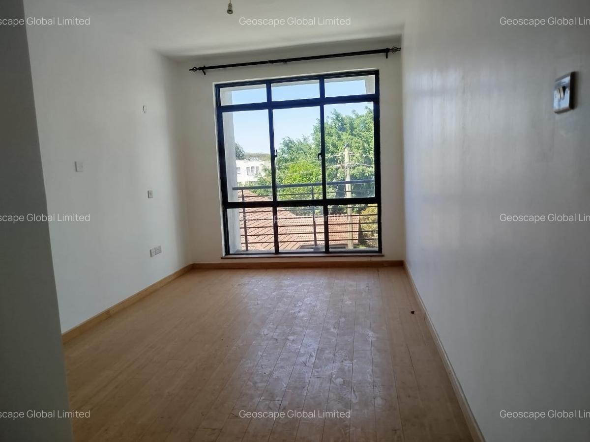 5 Bed House with En Suite in Lavington - 8