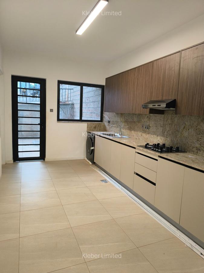 5 Bed Villa with En Suite at Lavington - 10