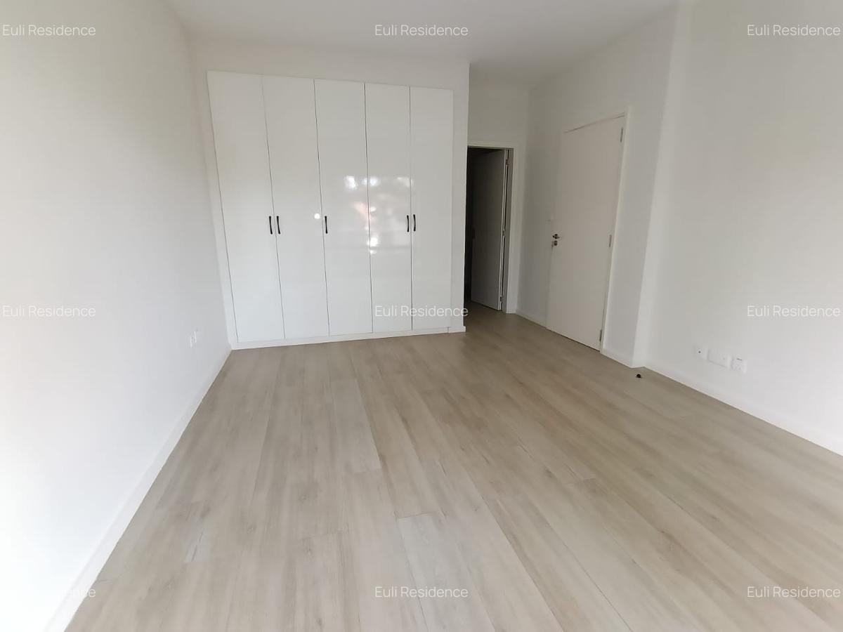 2 Bed Apartment with En Suite at Riverside Drive - 5