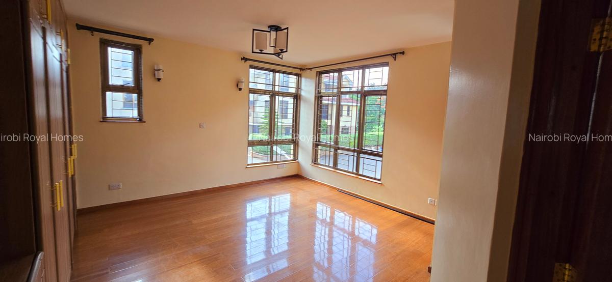 5 Bed Townhouse with En Suite at Lavington Green - 12