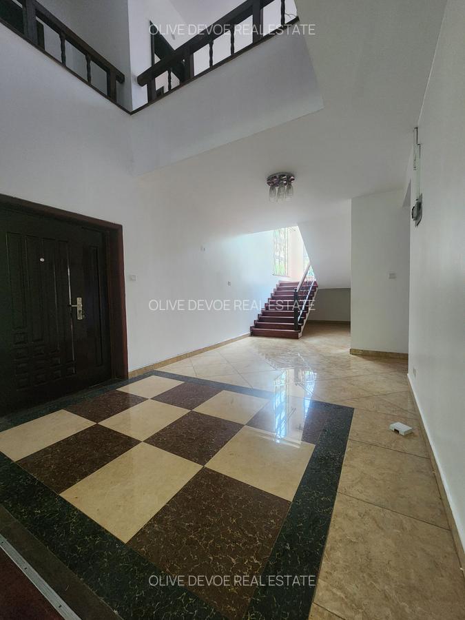 5 Bed Townhouse with En Suite in Lavington - 4