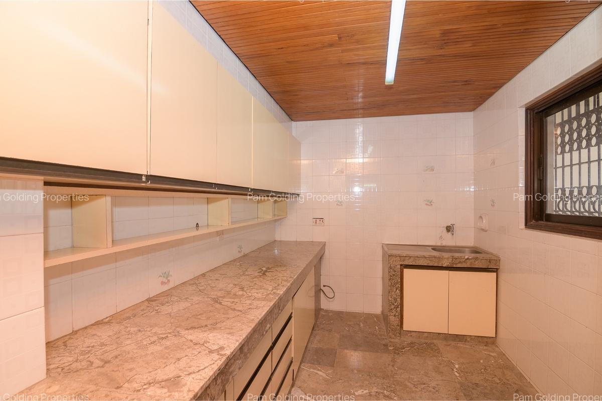 5 Bed House with En Suite in Nyali Area - 19