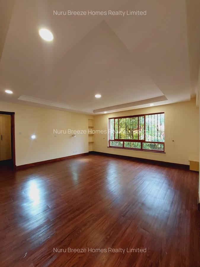 5 Bed Townhouse with En Suite in Spring Valley - 5