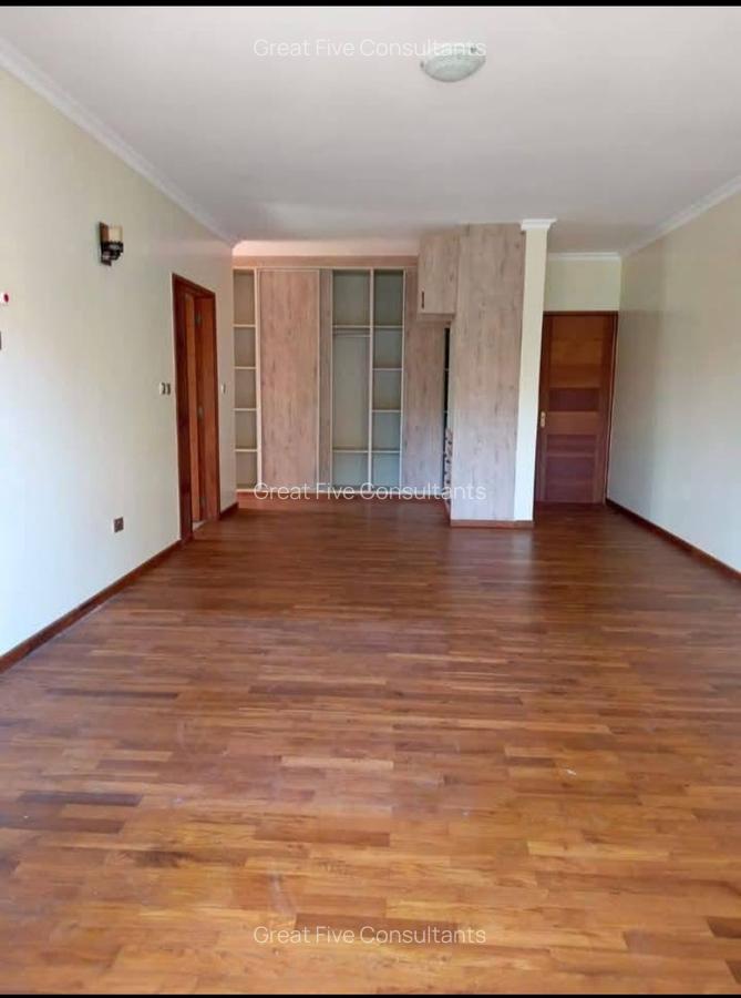 5 Bed House with En Suite in Runda - 11