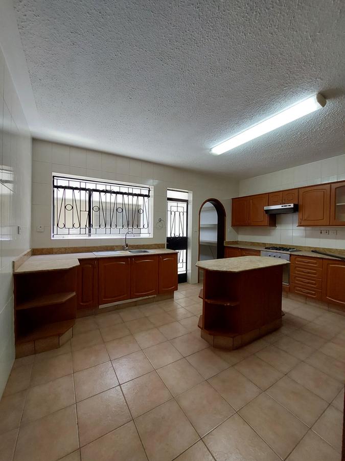 4 Bed Townhouse with En Suite in Westlands Area - 15