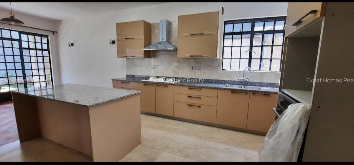 5 Bed Townhouse with En Suite in Lavington - 6