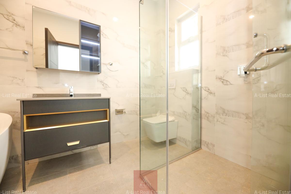 3 Bed Apartment with En Suite at Riverside Gardens - 7