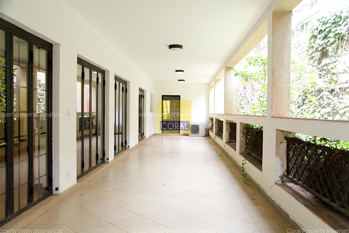 3 Bed Apartment in Riverside - 14