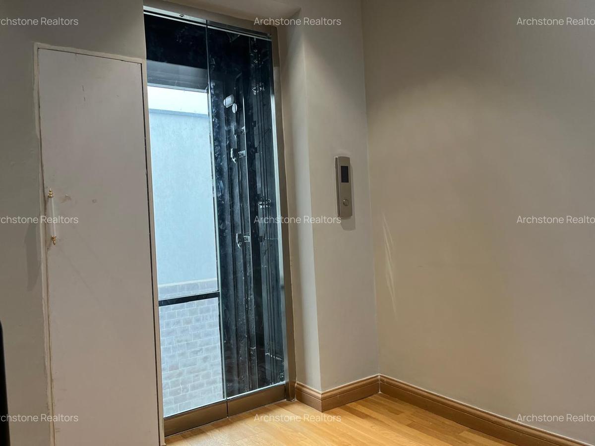 4 Bed Townhouse with En Suite in Lavington - 11