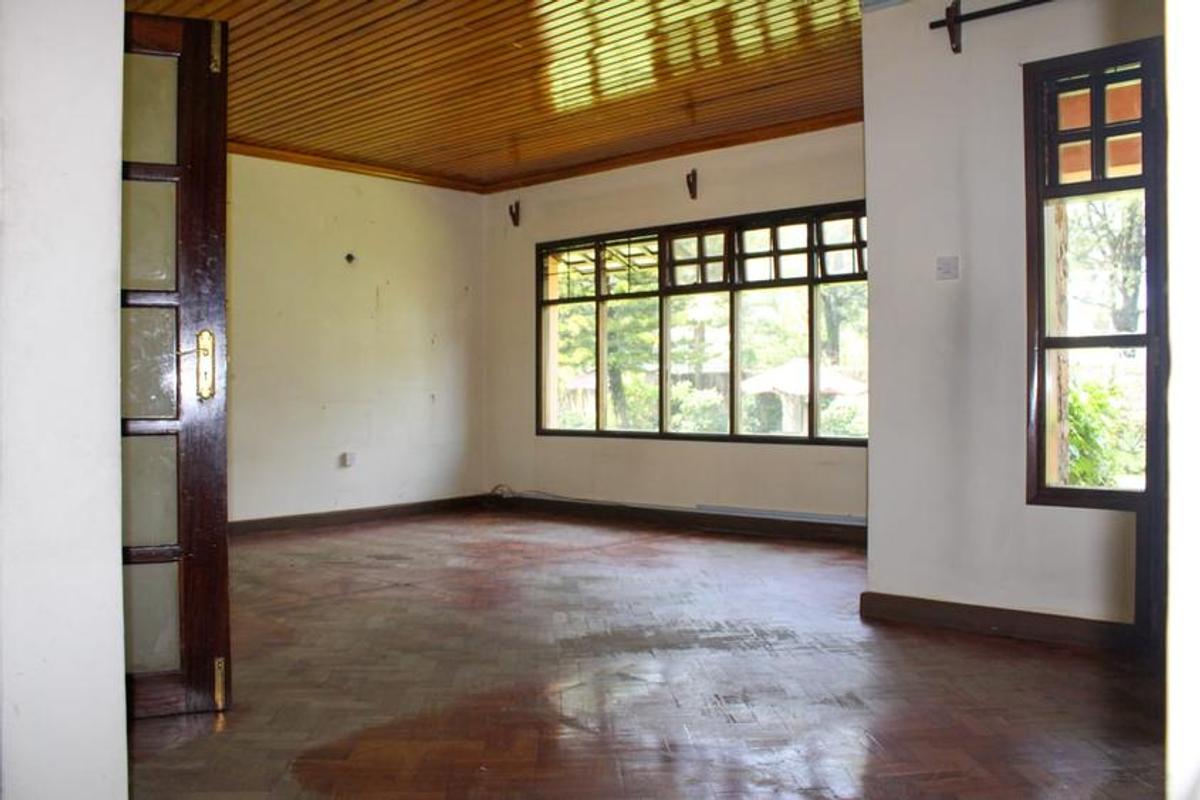 1,577 ft² Commercial Property with Service Charge Included at Hurlingham - 19