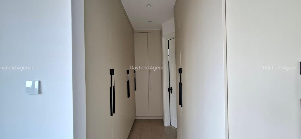 4 Bed House with En Suite in Brookside - 10