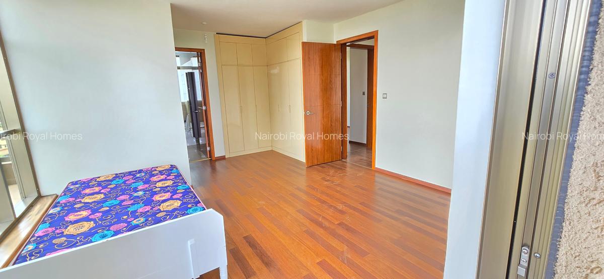 4 Bed Apartment with En Suite at 6Th Parklands - 13