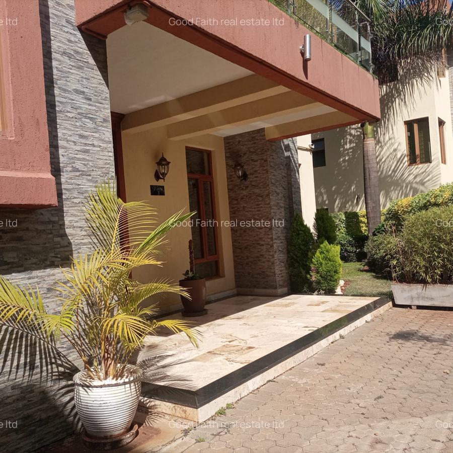 5 Bed Townhouse with En Suite in Lavington - 2