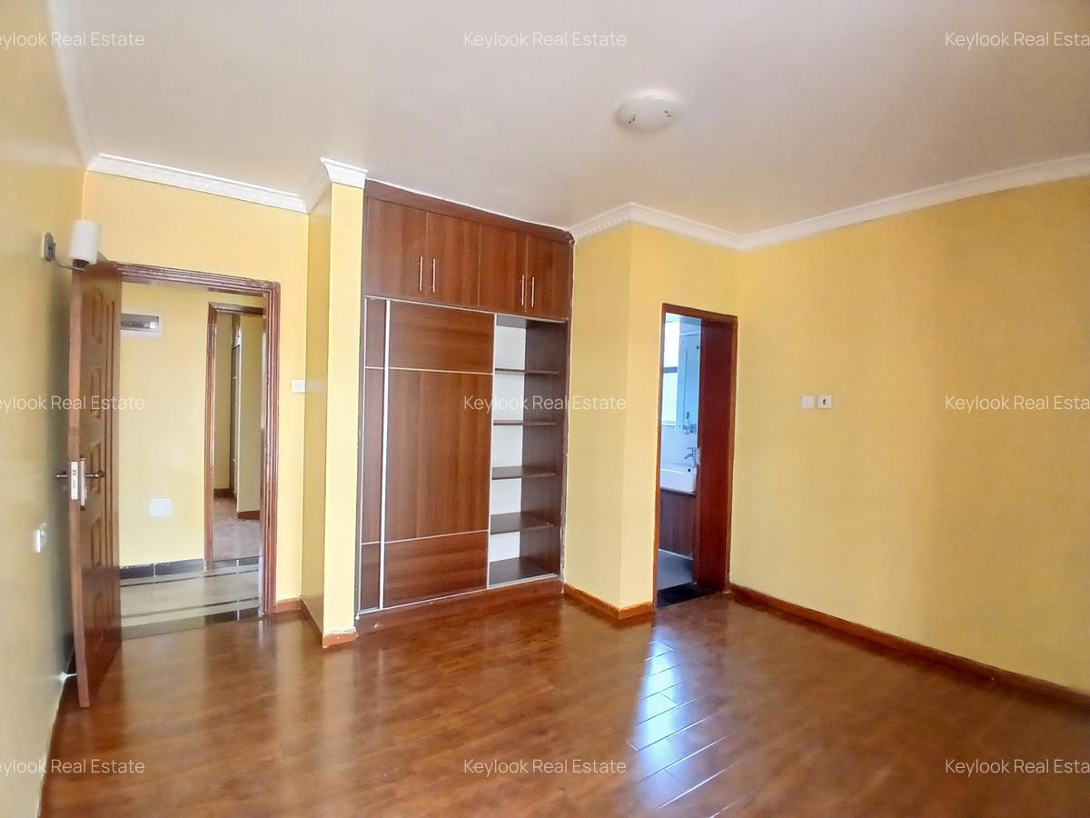 5 Bed Townhouse with En Suite at Lavington - 12