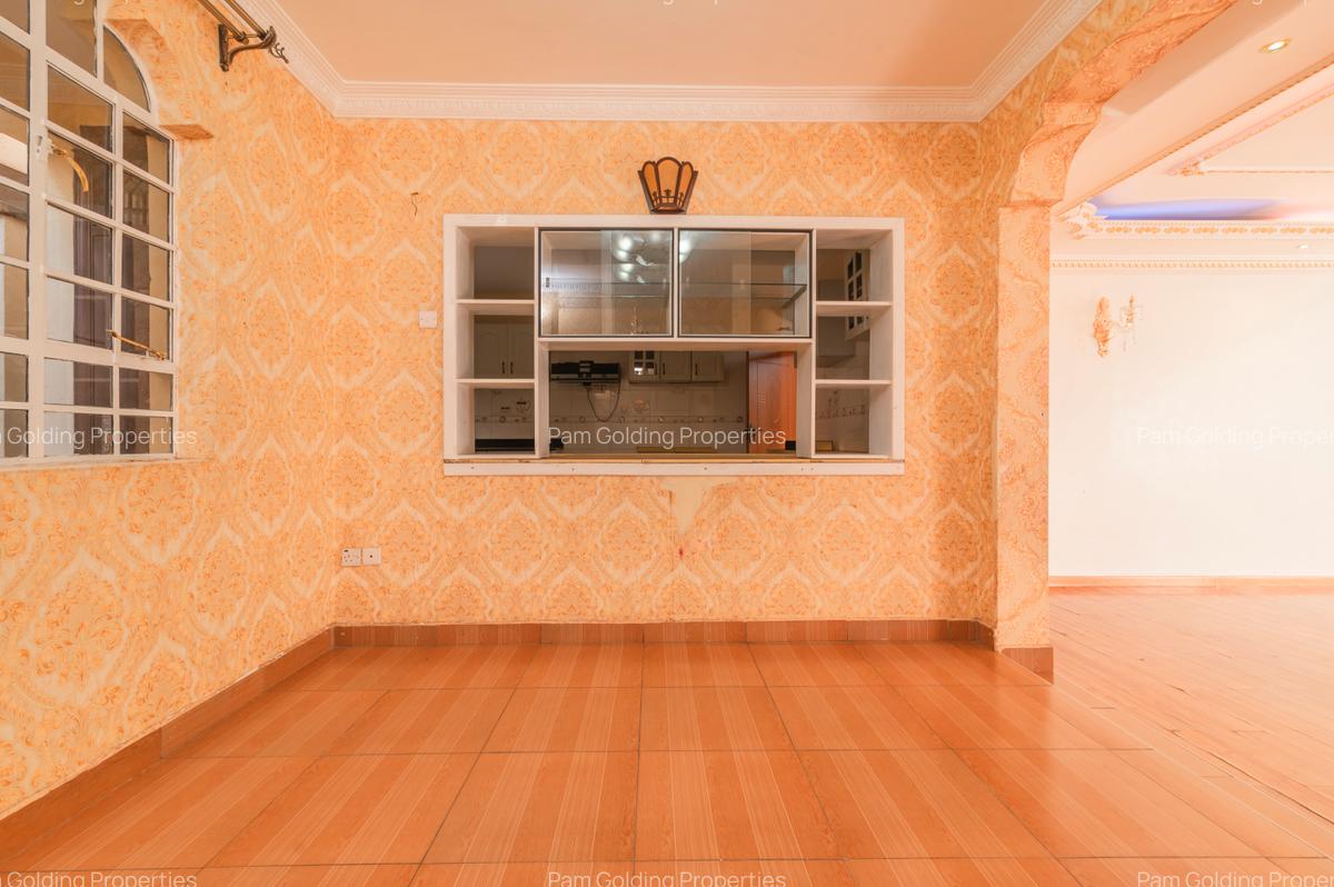 4 Bed House with En Suite at Safari Park - 6