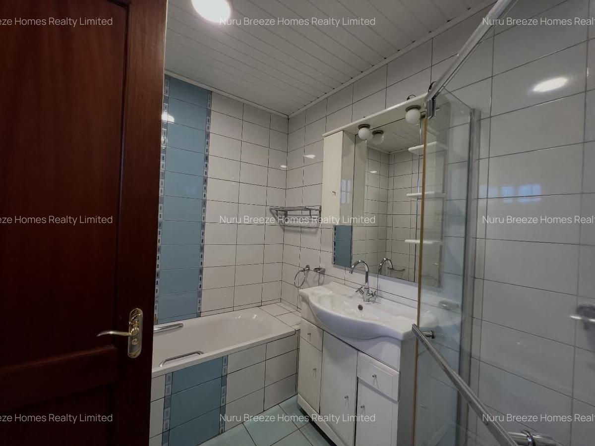 4 Bed Townhouse with En Suite in Westlands Area - 9