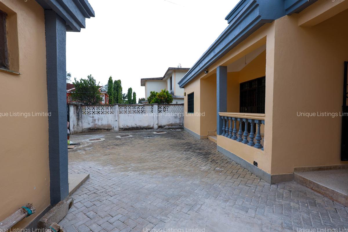 4 Bed House with Staff Quarters in Nyali Area - 18