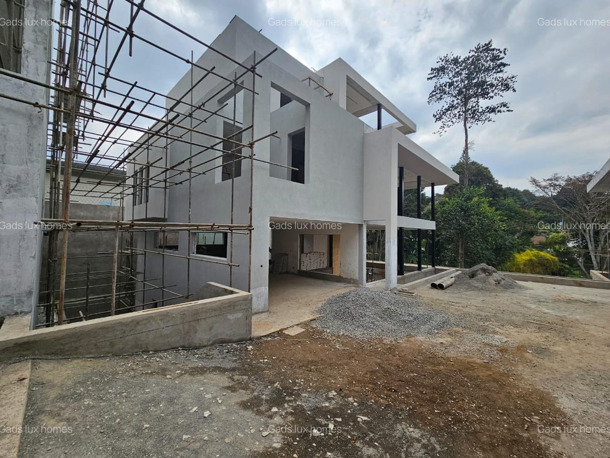 6 Bed Villa with En Suite at Lavington - 13