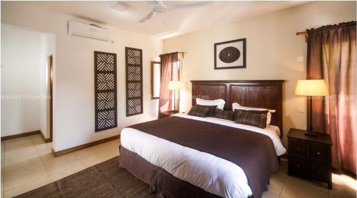 4 Bed House with En Suite in Nyali Area - 14