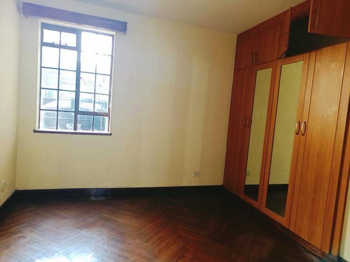 5 Bed Townhouse with En Suite at Lavington - 12