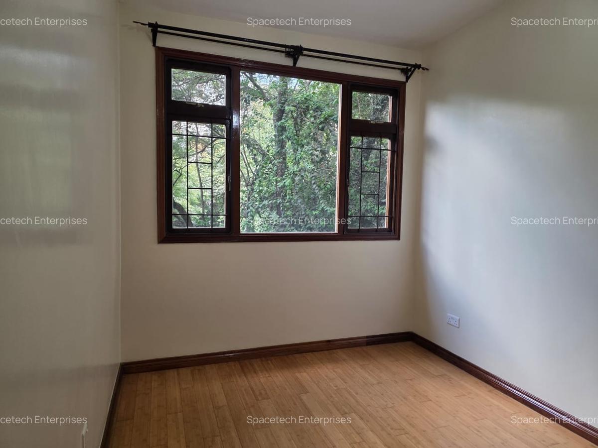 3 Bed Apartment with En Suite in Riverside - 17