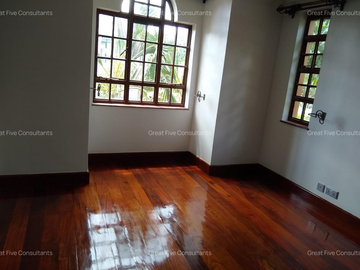 5 Bed Villa with En Suite in Runda - 11