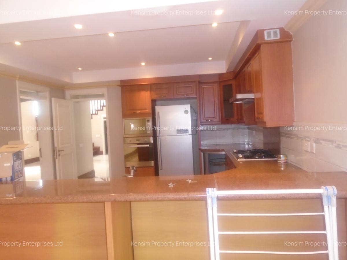 4 Bed Townhouse with En Suite in Kitisuru - 12