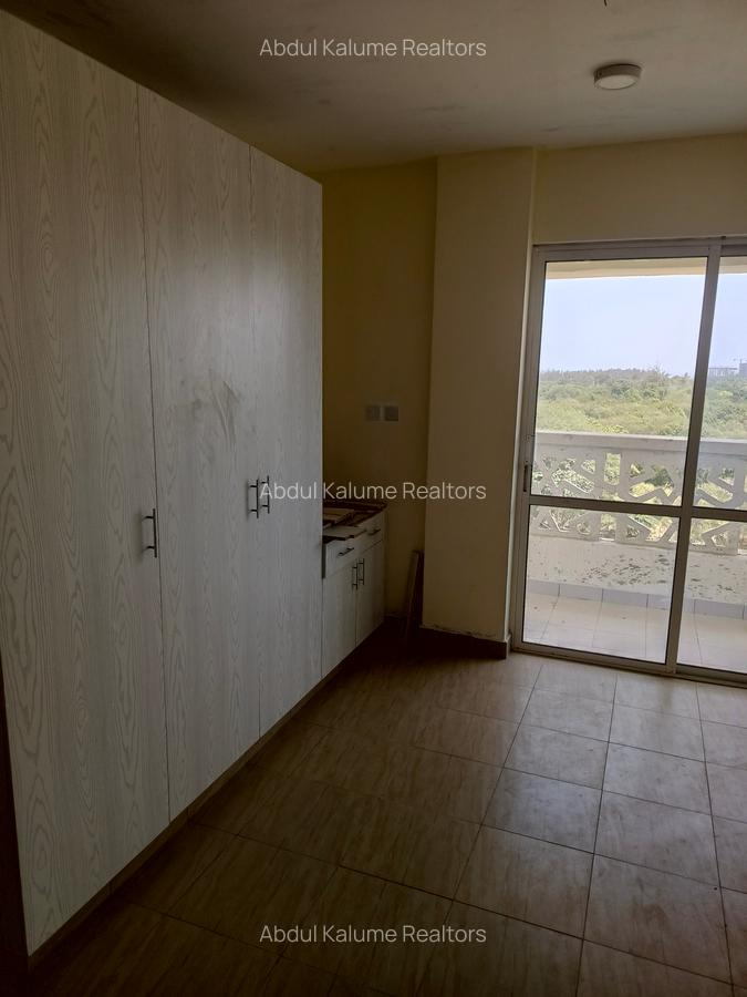 Serviced 2 Bed Apartment with En Suite at Bamburi - 9