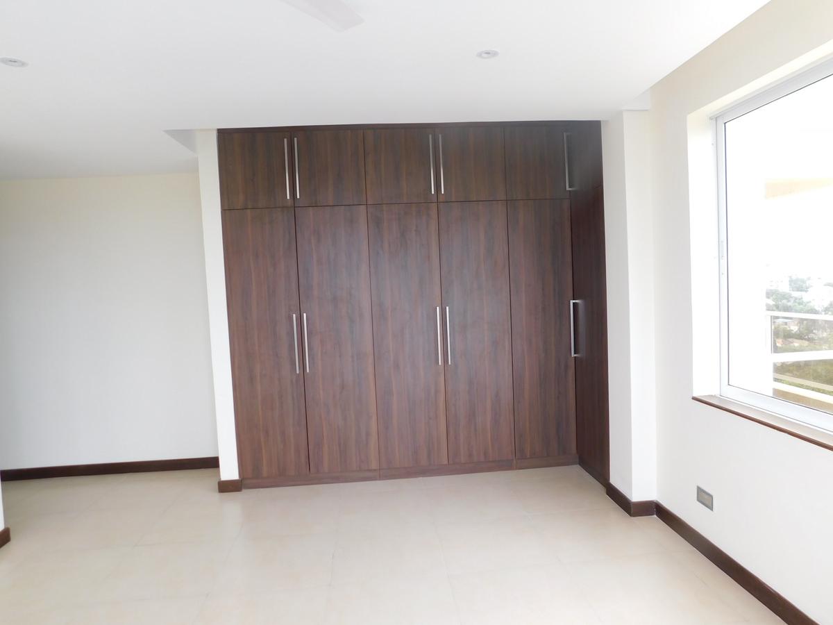 3 Bed Apartment with En Suite at City Mall - 10