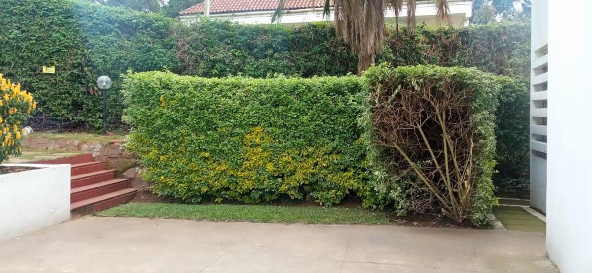 8 Bed House with En Suite in Lavington - 6