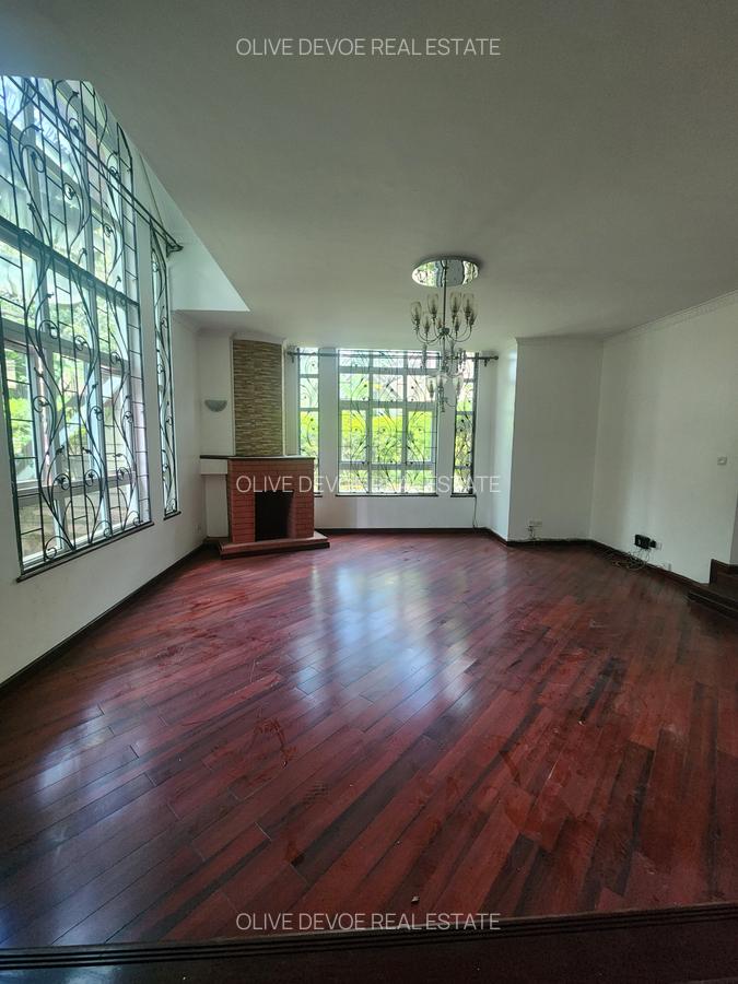 5 Bed Townhouse with En Suite in Lavington - 12