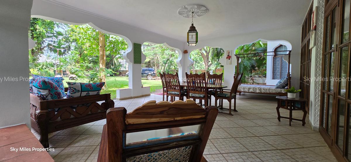 Serviced 3 Bed Apartment with En Suite at La-Marina - 18