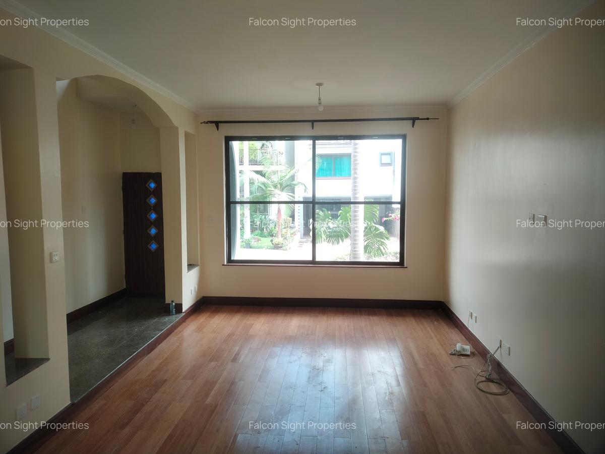 5 Bed Townhouse with Swimming Pool in Spring Valley - 18